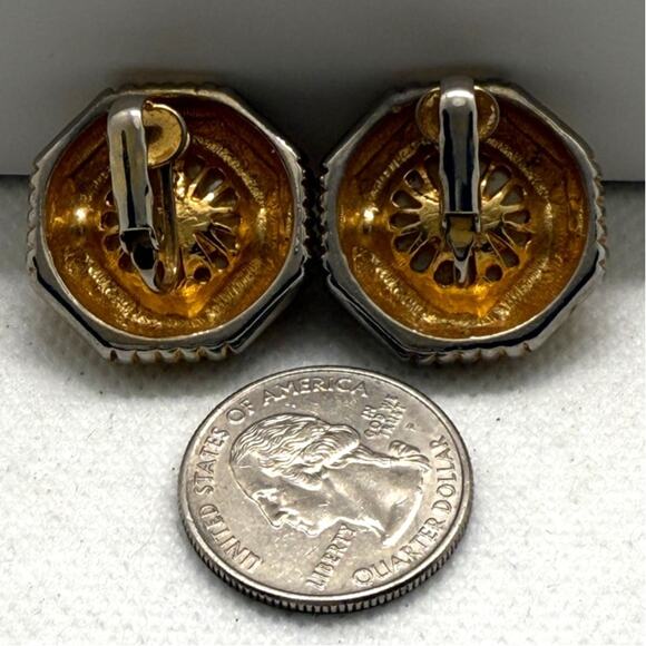 Vintage Gold Tone Octagon Pearl Clip-On Earrings 1" Retro Classic Jewelry - Picture 2 of 6
